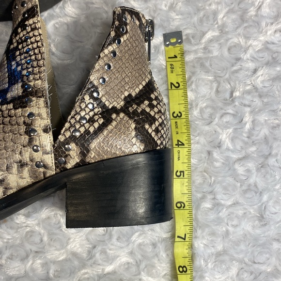 Steve Madden booties size 7.5 leather snakeskin pointed toes - Picture 9 of 11